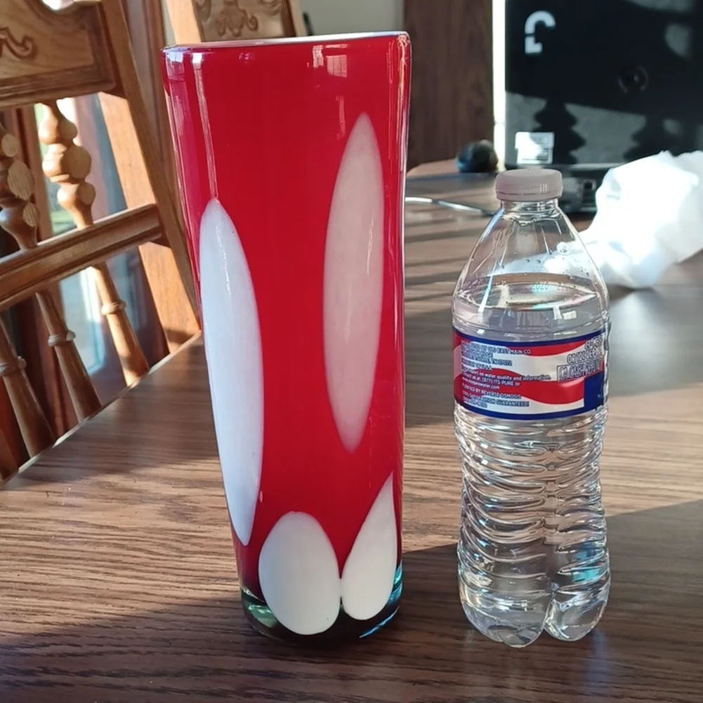 Beautiful Vibrant Red & White Tall Art Glass Vase, 10